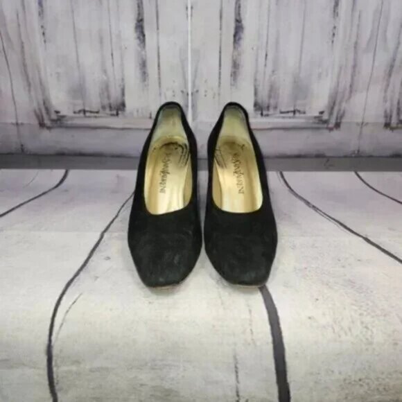 Yves Saint Laurent Suede Pumps - Picture 3 of 7